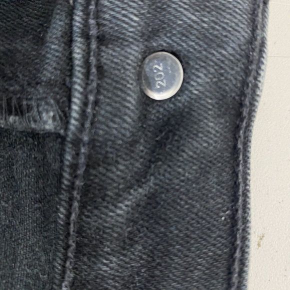 Levi’s 550 Jeans Womens 32x29 Black Relaxed‎ Fit Tapered Denim Faded Distressed - Picture 12 of 14